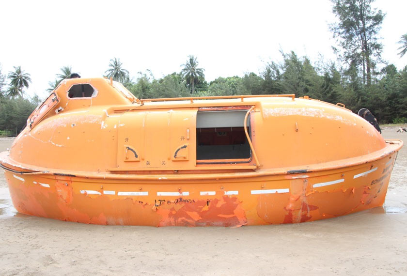 Kapal kargo daripada negara China itu dilaporkan mengalami masalah teknikal semasa belayar di perairan Natuna, Indonesia. - Foto APMM Sarawak