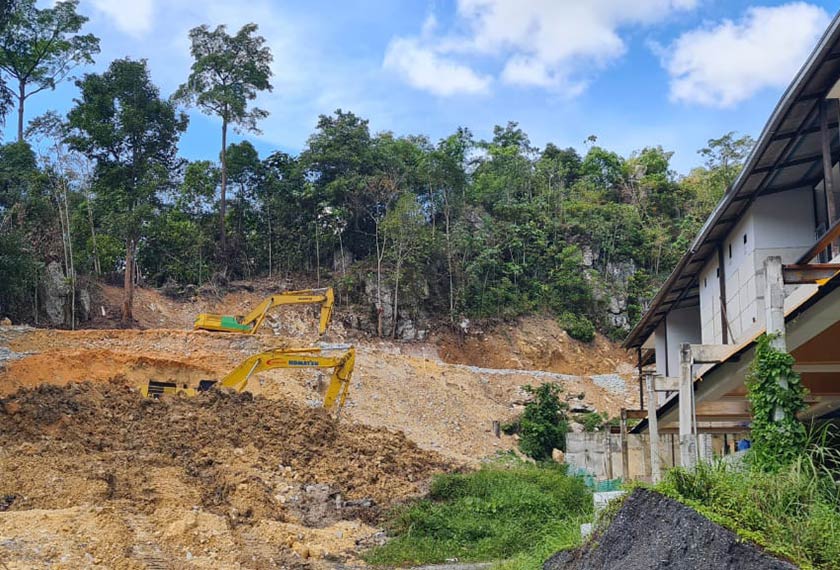 Kawasan yang dikatakan berisiko untuk berlaku insiden tanah runtuh.