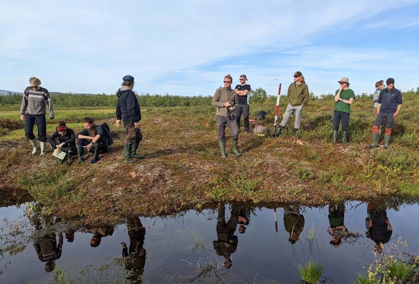 Kumpulan pemantau yang merekodkan perubahan di zon Artik. - Facebook Keskkonnakaitse Ja Maastikukorralduse Õppetool/Timo Kumpula, Mariana Morgado, Volha Kaskevich