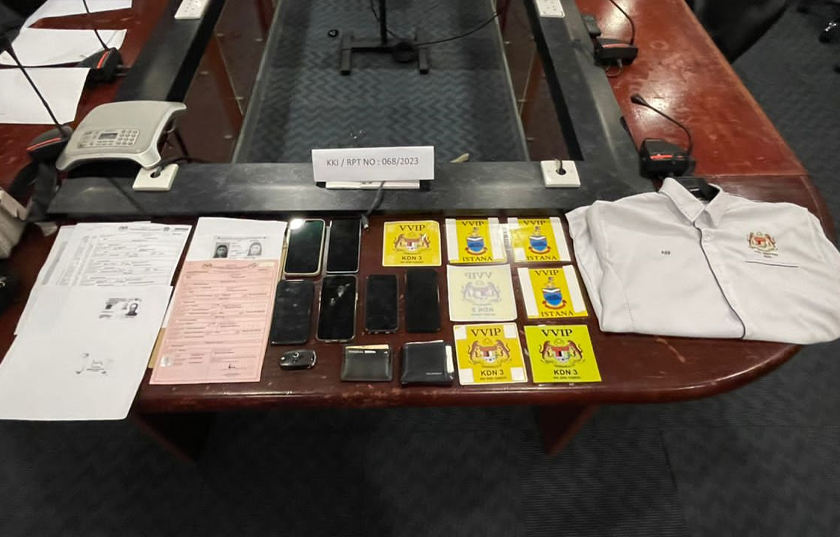 Antara dokumen palsu yang digunakan sindiket untuk tujuan penyamaran. - SPRM