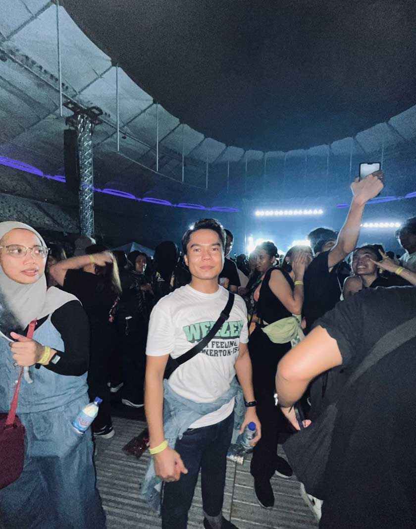 Farid Azih, 38, berpuas hati dengan persembahan kumpulan Muse pada malam tadi. 