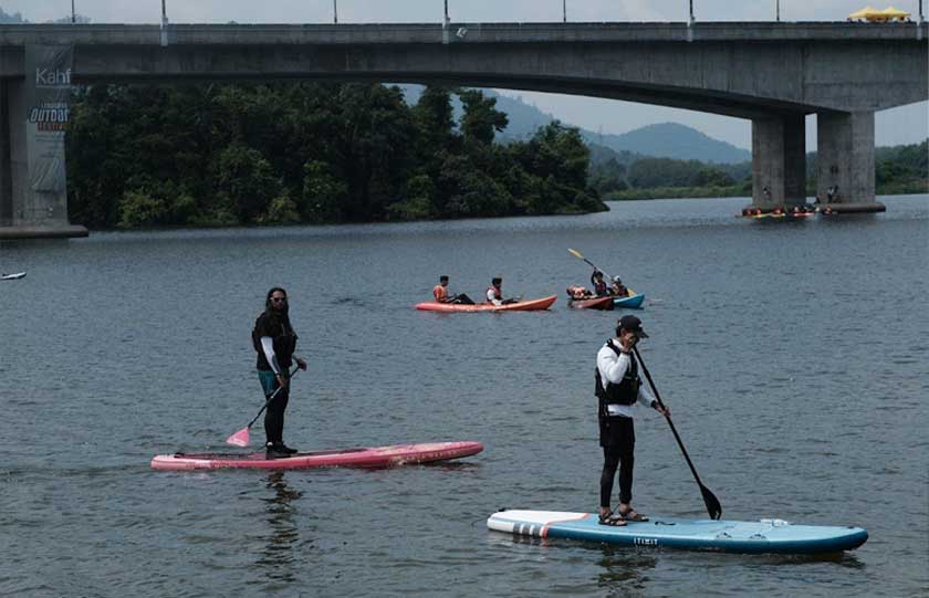 Aktiviti Stand Up Paddling dan berkayak antara acara air yang menarik disediakan sepanjang ODF23 berlangsung di Lenggong - Foto/Ig: BrightLife.my 
