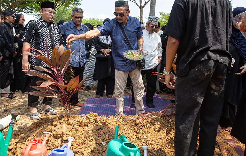 Jahangir Khan reda dengan ketentuan Ilahi dan menganggap arwah Rohana adalah isteri yang terbaik buatnya. 