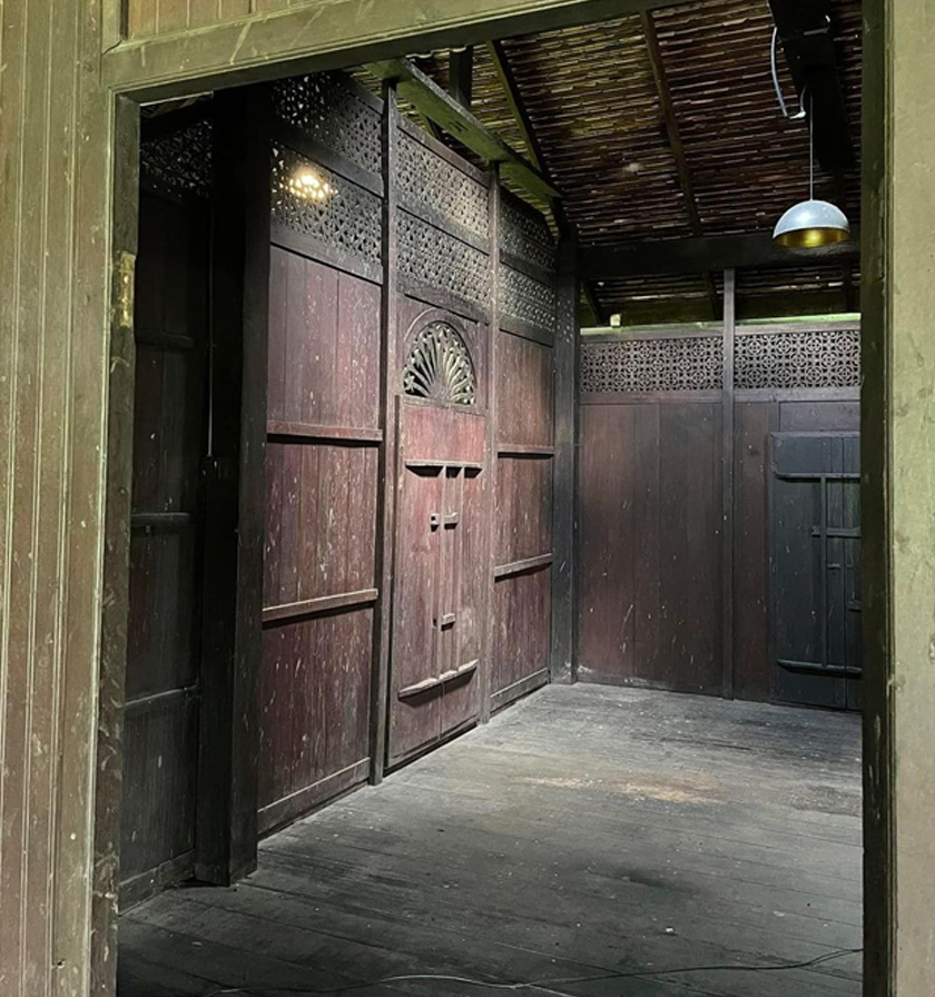 Ruangan Rumah Ibu bagi hanya untuk kegunaan sekeluarga dan kebiasaannya merupakan tempat tidur bagi golongan wanita - Foto/FB: Muhammad Farhan Johan