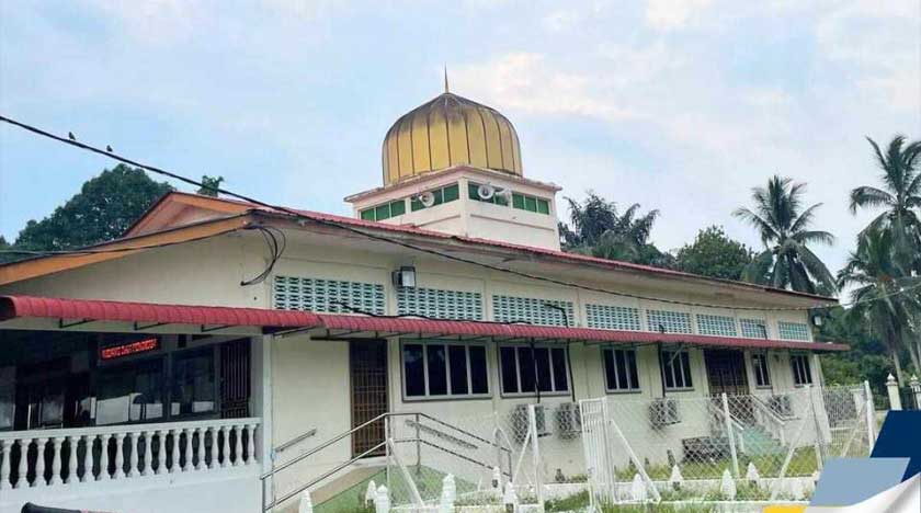 Masjid Kota Lama Kanan yang dibina semula pada tahun 1916 selepas masjid asal musnah dibakar ketika Perang Perak pada tahun 1876 sehingga 1877. - Foto MPKK