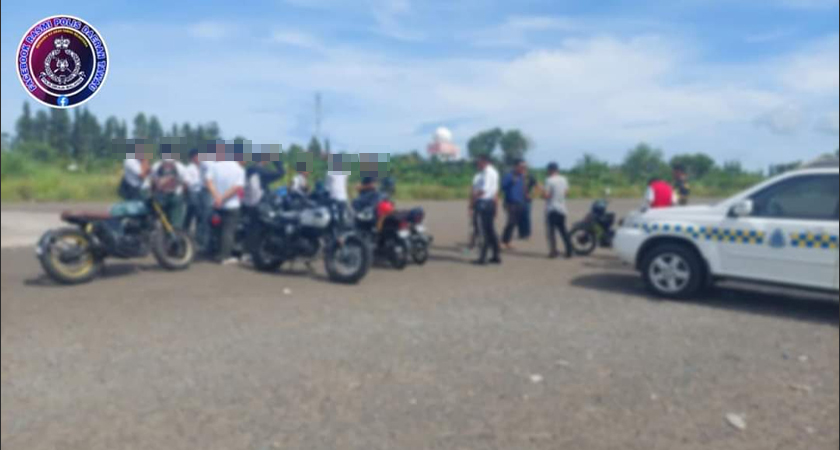Semua pelajar berusia 17 tahun dan motosikal dibawa ke pejabat trafik manakala ibu bapa serta penjaga remaja terbabit diarah tampil ke IPD Tawau. - Foto PDRM