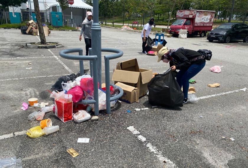 Bekas makanan dan minuman yang ditinggalkan, dilonggokkan oleh pekerja kontraktor. Gambar: Astro AWANI