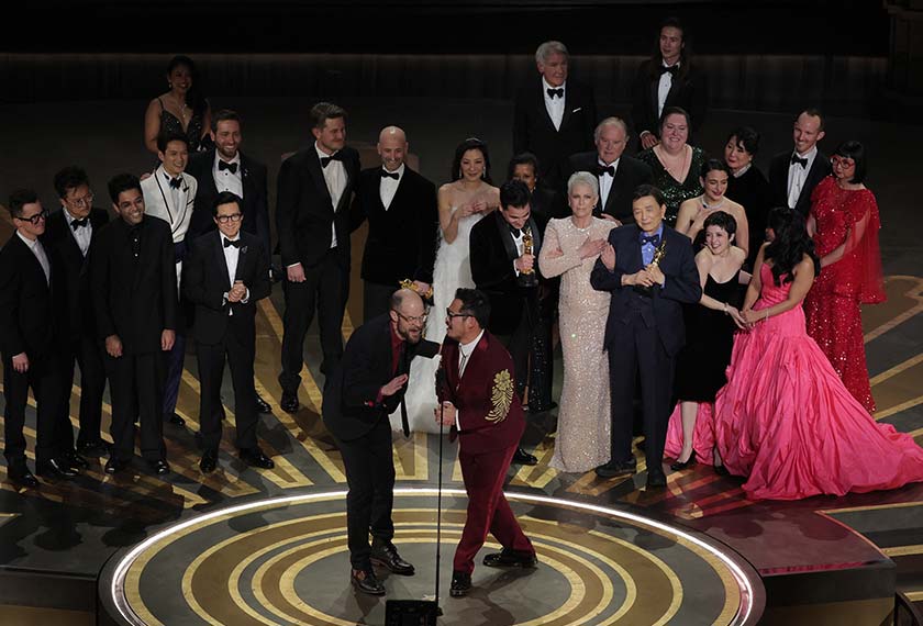 Filem Everything Everywhere All at Once merangkul tujuh trofi pada Anugerah Akademi ke-95 yang berlangsung di Dolby Theatre, Los Angeles, Amerika Syarikat, hari ini. – Gambar REUTERS