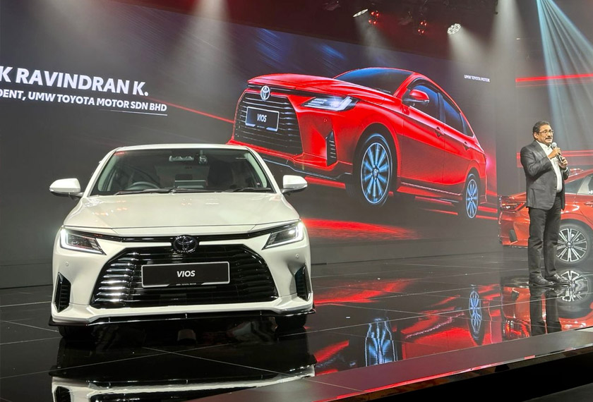 Presiden UMW Toyota Motor, Datuk Ravindran K ketika menyampaikan ucapan di majlis pelancaran Toyota Vios Serba Baharu - Foto/AstroAWANI