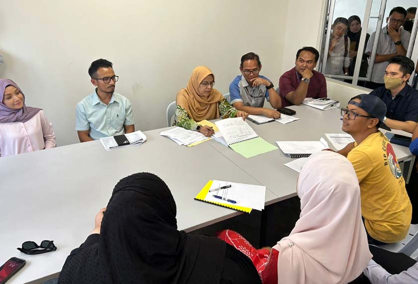 Perbincangan yang diadakan di perumahan Pangsapuri Harmoni 1 yang turut dihadiri pihak pemaju.