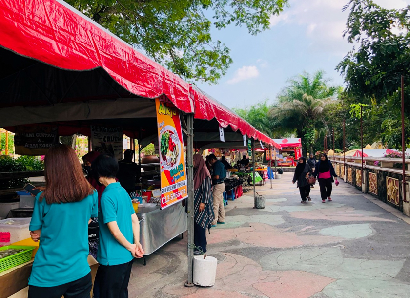 Bazar Ramadan di People's Park, Ipoh, bukan sahaja kurang dikunjungi orang ramai, tetapi juga tidak mendapat sambutan yang menggalakkan dalam kalangan peniaga. - Foto Astro AWANI