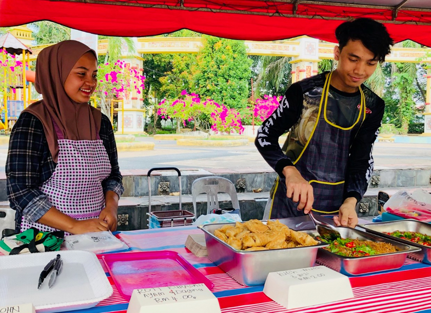 Izzati berkata, dia agak terkilan dengan suasana bazar di tapak ini yang kurang mendapat sambutan, bagaimanapun dia faham ia merupakan asam garam dalam perniagaan. - Foto Astro AWANI