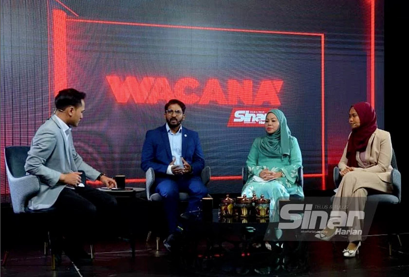 Wacana Sinar Siri 395 membincangkan Makan Gaji VS Kerja Sendiri’, (dari kiri) Ismail Adnan, R Yuneswaran; Pakar Motivasi Keseimbangan Hidup dan Keusahawan, Hasnorliza Hassan dan Timbalan Naib Presiden Program Wanita TalentCorp, Dinatra Mohd Saat.