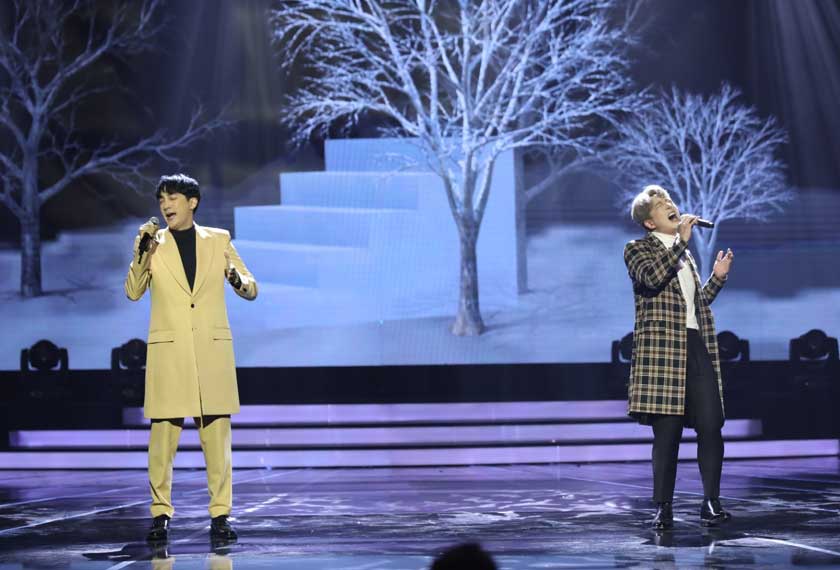 Hoondoo Menyampaikan lagu I Will Go To You Like The First Snow nyanyian asal Ailee