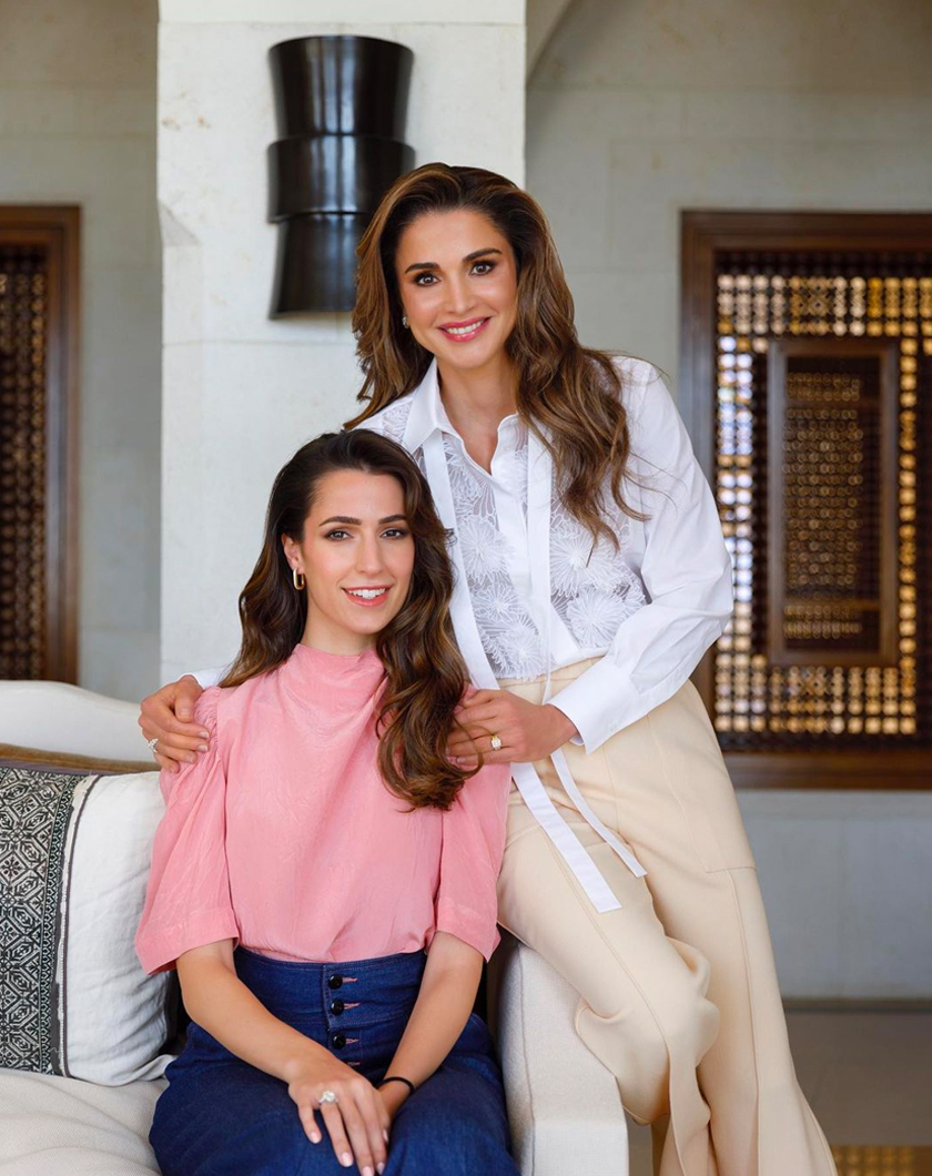 Sama cantik Permaisuri Rania dan bakal menantunya, Rajwa Khaled. - Gambar Instagram QUEEN RANIA