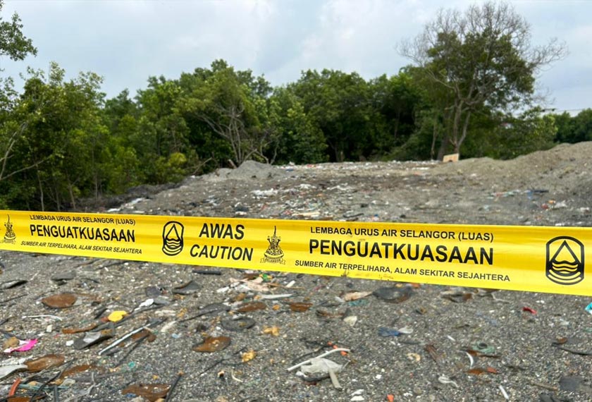  Aduan sudah sering dibuat manakala, tindakan menyusul sekadar menaikkan papan tanda dan garisan kuning memaklumkan dilarang masuk ke tanah kerajaan. – Gambar Astro AWANI 
