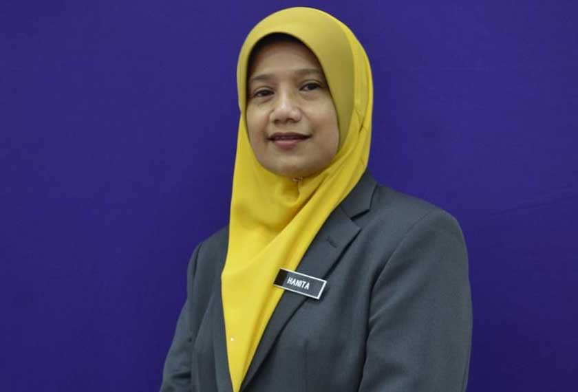 Pengetua Sekolah Menengah Kebangsaan Bukit Rangin, Kuantan, Puan Hanita Kassim.
