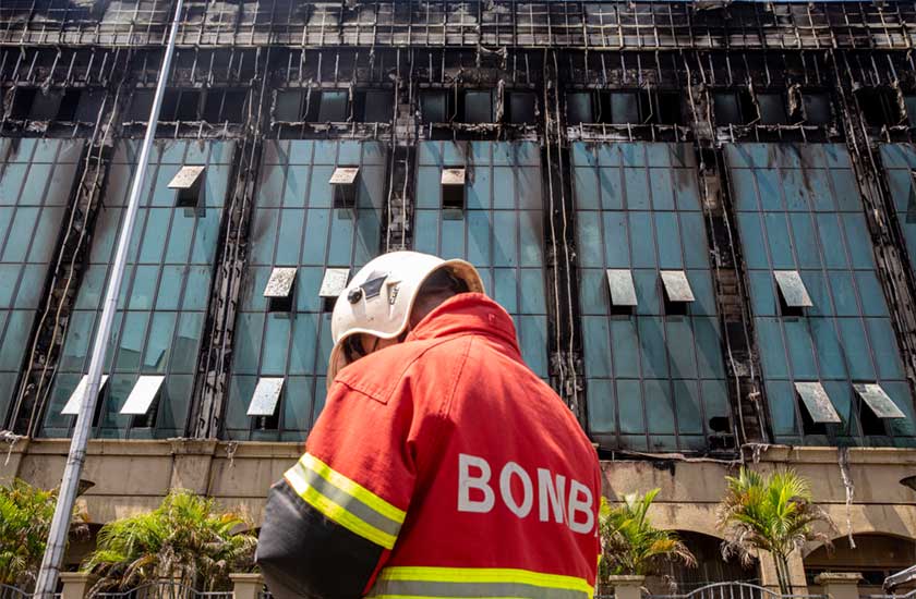 Kesan kebakaran di bangunan KWSP. - Gambar/ Shahir Omar/ Astro AWANI