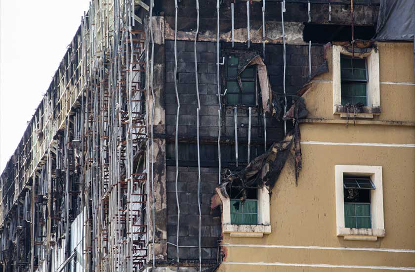 Kesan kebakaran di bangunan KWSP. - Gambar/ Shahir Omar/ Astro AWANI