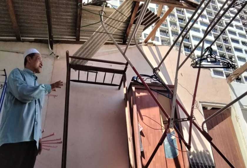 Rumah Rosemaria mengalami kerosakan teruk selepas dipukul ribut. - Foto Sinar Harian