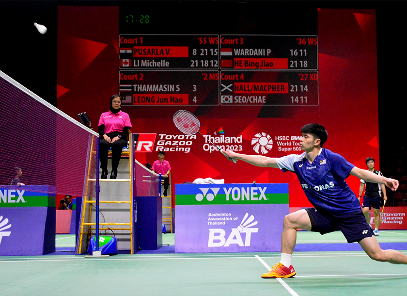 Leong Jun Hao ketika beraksi menentang Sittikorn Thammasin dari Thailand. --fotoBERNAMA