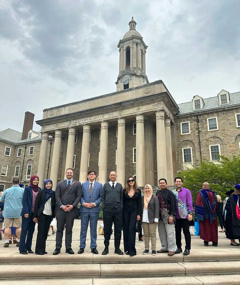 Rombongan kedutaan Malaysia yang turut disertai Datin Seri Haflin Nazri Aziz. - Gambar ihsan Kedutaan Malaysia