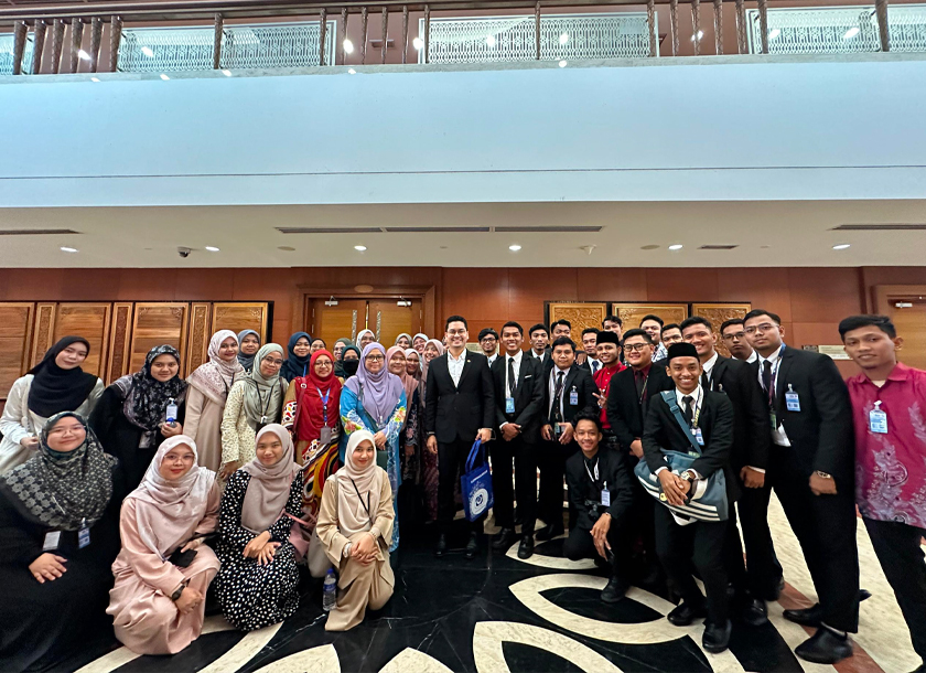 Mahasiswa UIS bersama Dr Mohammed Taufiq Johari.