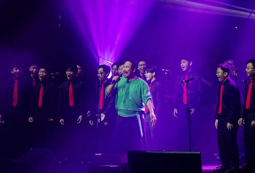 Persembahan lagu Bagaikan Sakti yang menampilkan kumpulan koir terdiri daripada 25 orang murid dari Sekolah Menengah Jenis Kebangsaan (SMJK) Sam Tet, Ipoh, Perak iaitu Sam Tet Voices. - Gambar oleh Khalil Makata