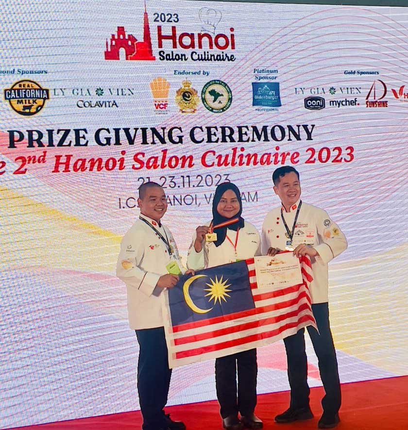 Pasukan kulinari KKCP diterajui oleh seorang pensyarah, Khairul Ashikhin Abdullah Suhami dan lima orang pelajar dari Program Diploma in Culinary Arts. - Foto Kolej Komuniti Chenderoh