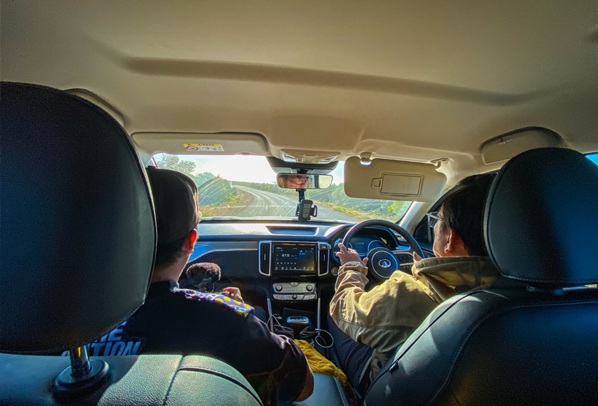 Kami mulakan perjalanan setelah mendapat berita slot tempahan glider kami telah dipastikan.