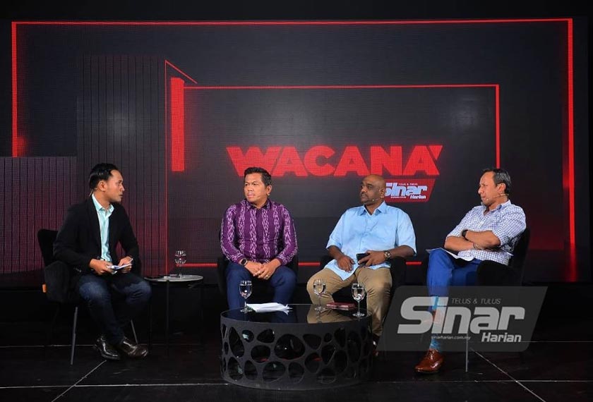 Dari kiri, Ismail, Mohd Shahar, Samsudin dan Muhammed pada Wacana Sinar Siri 416 yang membincangkan tajuk Potongan Kek Ekonomi Lebih Adil pada Selasa.  - Gambar SINAR HARIAN