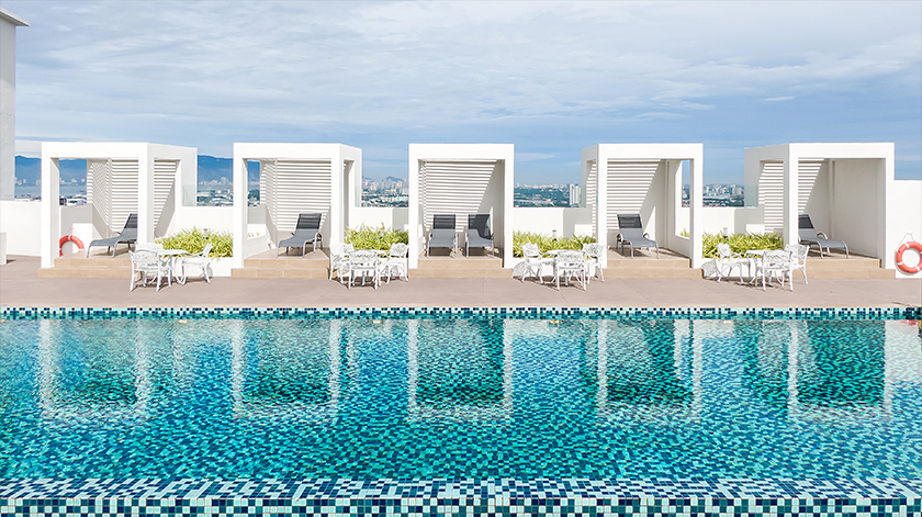 Kolam renang terletak di tingkat 39.