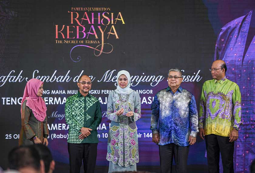  Tengku Permaisuri Selangor Tengku Permaisuri Norashikin (tengah) berkenan merasmikan Pameran Rahsia Kebaya di Muzium Tekstil Negara, hari ini. - Foto Bernama