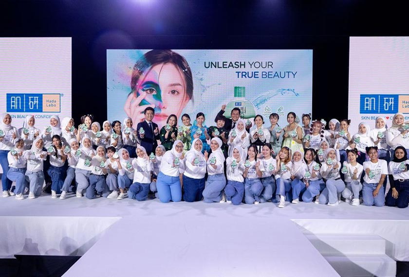 Ia dirumus khas dengan ramuan skincare yang membantu menjadikan kulit lebih lembut, licin, dan lembap selepas menanggalkan makeup.