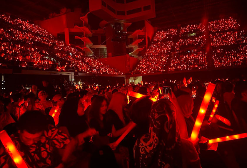 8,000 penonton yang hadir ke konsert Anuar Zain 40th Aniversarry