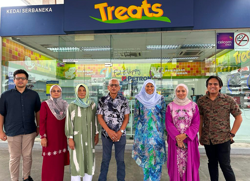 Antara tenaga yang mengusahakan Petron Putra 1 (dari kiri) Mohd Nidzamuddin Nor Said, Monirah Saad, Saniyah Saad, Nor Said Mat Saad, Maisarah Saad, Nadirah Nor Said dan Muhammad Naqib Nor Said.