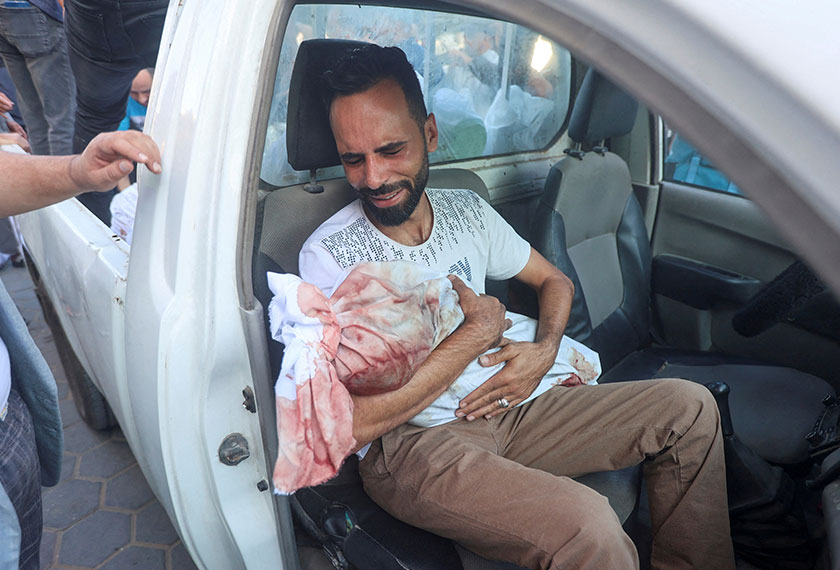 Kekejaman rejim zionis tidak menghiraukan suara dunia yang mengecam tindakan zalim itu. Gambar: Agensi Antarabangsa