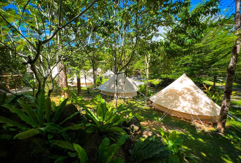  Glampung di pinggir Sungai Telemong di Sumpitan.