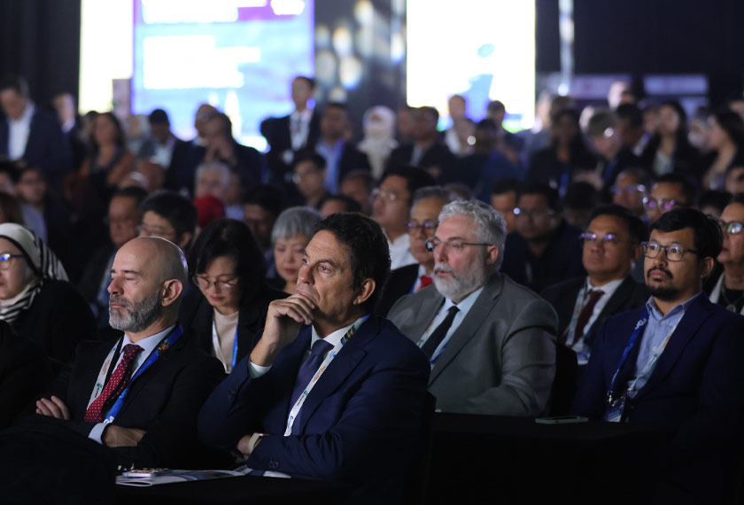 Delegasi EIC, penaja, rakan kerjasama dan pempamer yang hadir pada majlis perasmian OGA 2023 di Pusat Konvensyen Kuala Lumpur pada 13 September 2023.