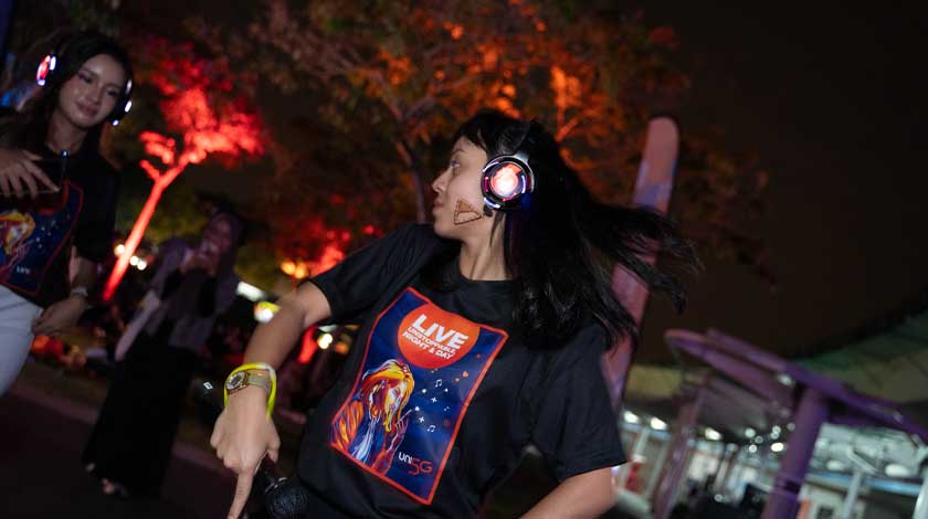 Silent Music Festival mempamer keupayaan 5G secara mendengar muzik secara langsung menggunakan 'headphone' tanpa wayar.