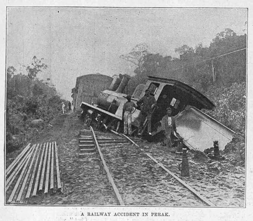 Laporan akhbar mengenai kemalangan yang menyebabkan lokomotif serta gerabak kereta api tergelincir dan laluan di antara Tapah Road dan Teluk Anson terpaksa ditutup sementara untuk kerja baik pulih. - Foto Jejak Warisan Teluk Intan