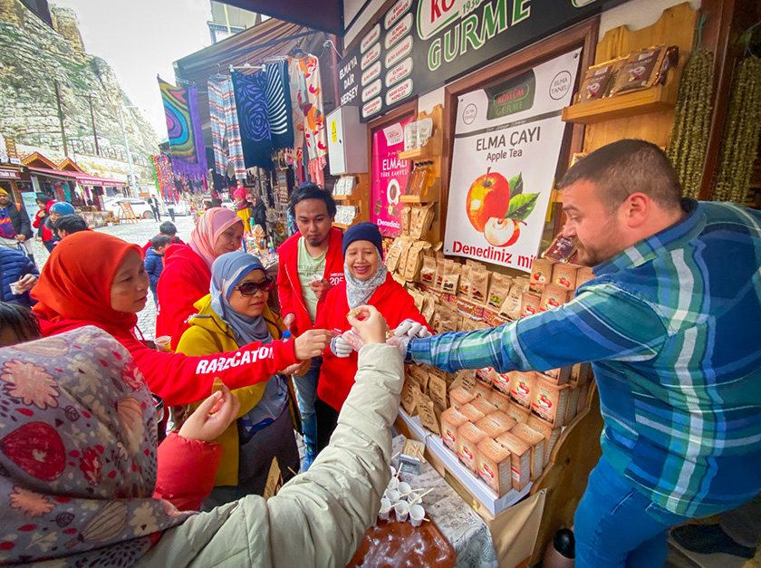 Cayi epal bagi mereka yang tidak naik ke kubur Raja Pontus.