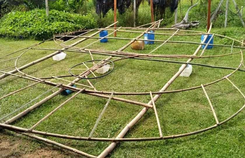 Rangka replika wau gergasi dibuat terlebih dahulu. - Foto Sinar Harian