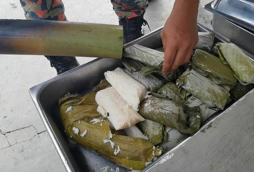 Proses memasak nasi buluh mudah kerana mengguna pakai konsep asas memasak lemang.