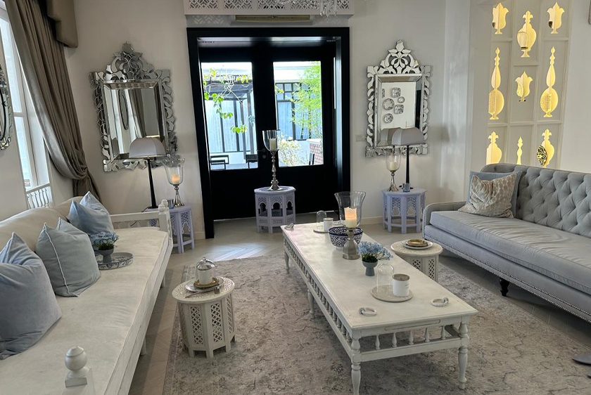 Ruang tamu yang ringkas.