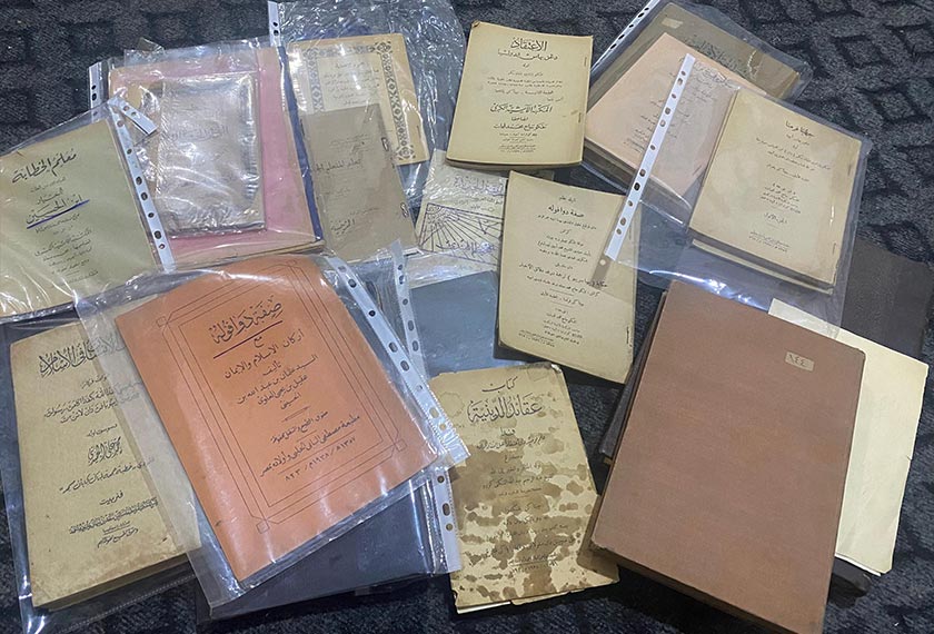  Antara koleksi kitab lama asli Nusantara dari sekitar 1920an hingga 1960an yang dijumpai dan dikumpul oleh Muhammad Nur Hadi. --fotoBERNAMA