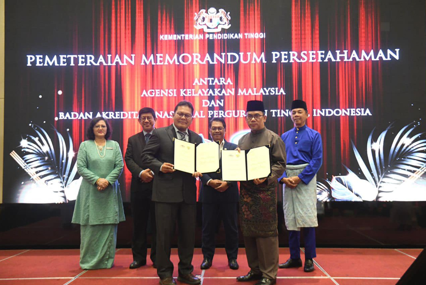 MQA turut memeterai Memorandum Persefahaman (MoU) dengan Badan Akreditasi Nasional Perguruan Tinggi (BAN-PT) Indonesia. - FB Kementerian Pengjaian Tinggi