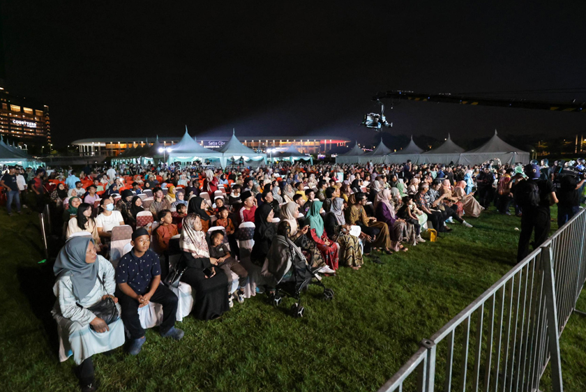 Suasana rumah terbuka Raya S P Setia Berhad 2024 telah dihadiri kira-kira 3,000 pengunjung bagi memeriahkan serta memberi sokongan buat pemaju hartanah terkemuka tempatan itu. Gambar – S P Setia Berhad