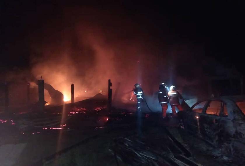 Sebuah rumah di Kampung Blok 5, Pitas, terbakar menyebabkan tiga orang maut.