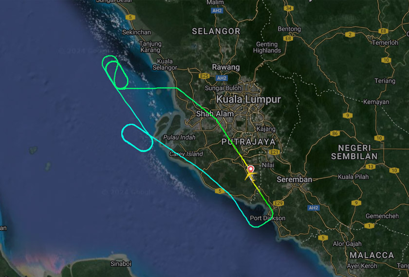 Menurut seorang penumpang, pesawat itu berlegar-legar di ruang udara Malaysia kira-kira dua jam sebelum berpatah balik ke KLIA.